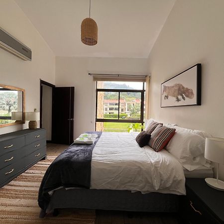 Cr Mariposa Rentals Lakeview Penthouse With Office Space, Pool, Gym, Tennis Santa Ana  Bagian luar foto