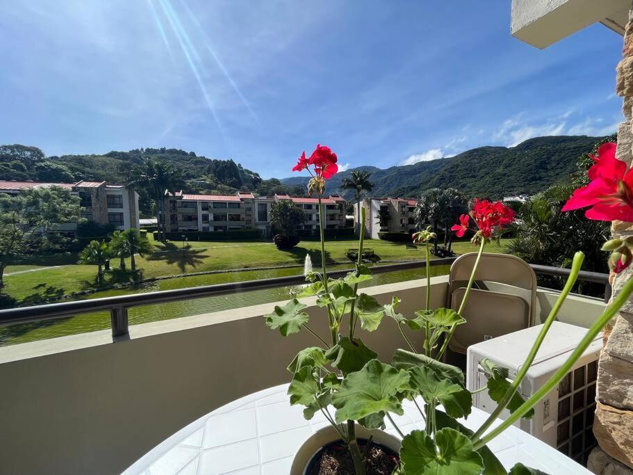 Cr Mariposa Rentals Lakeview Penthouse With Office Space, Pool, Gym, Tennis Santa Ana  Bagian luar foto