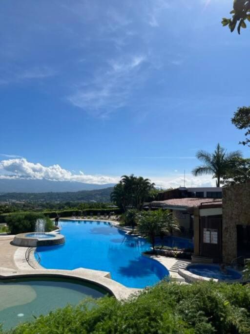 Cr Mariposa Rentals Lakeview Penthouse With Office Space, Pool, Gym, Tennis Santa Ana  Bagian luar foto