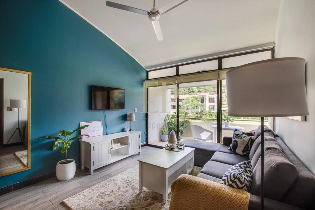 Cr Mariposa Rentals Lakeview Penthouse With Office Space, Pool, Gym, Tennis Santa Ana  Bagian luar foto