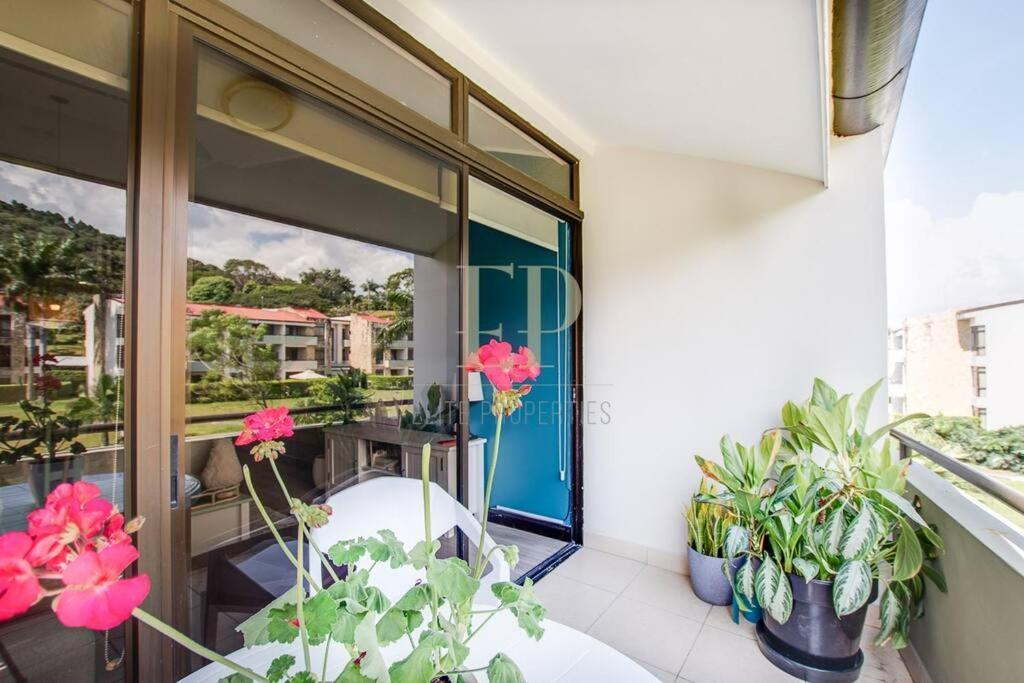 Cr Mariposa Rentals Lakeview Penthouse With Office Space, Pool, Gym, Tennis Santa Ana  Bagian luar foto