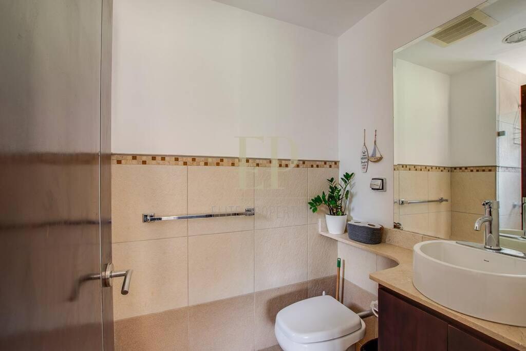 Cr Mariposa Rentals Lakeview Penthouse With Office Space, Pool, Gym, Tennis Santa Ana  Bagian luar foto