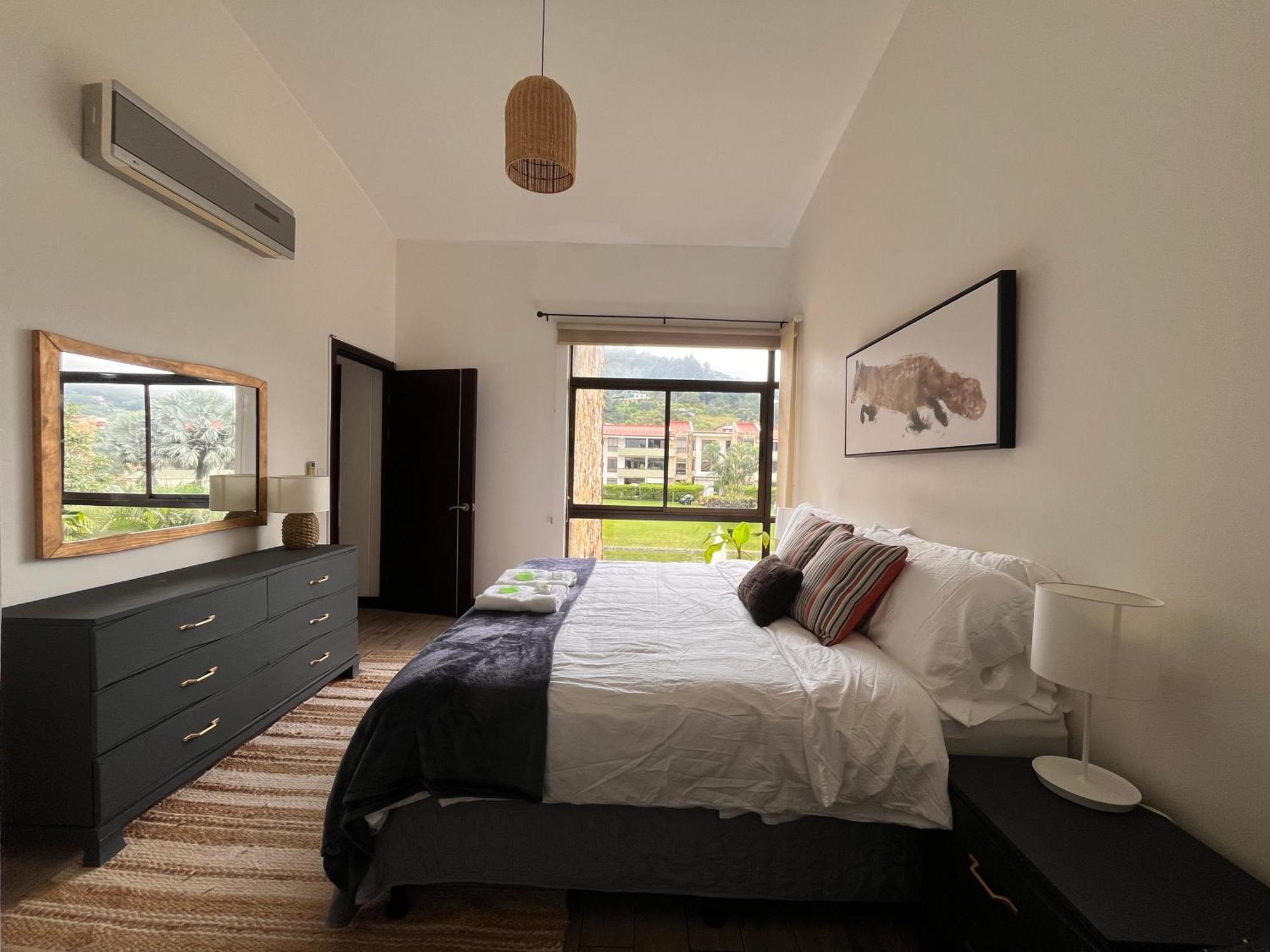 Cr Mariposa Rentals Lakeview Penthouse With Office Space, Pool, Gym, Tennis Santa Ana  Bagian luar foto